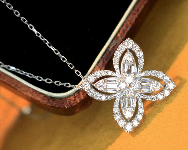 Design Sense Necklace Female Four-leaf Clover Pendant Niche Full Diamond Ring Net Celebrity Wild Temperament Earrings display picture 5