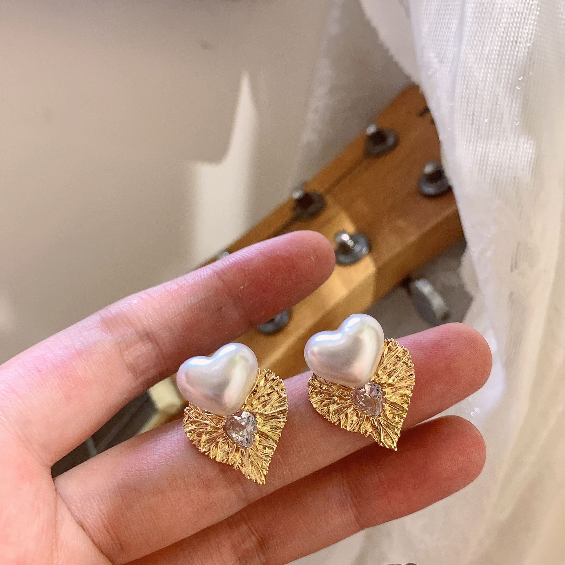 13g Weight 1 Pair Simple Style Commute Heart Shape Inlay Alloy Pearl Ear Studs