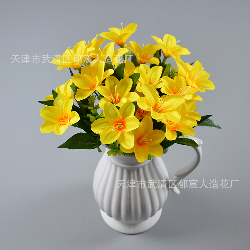 Ramo artificial de 7 lirios pequeños, para decoración comercial, paisajismo, jardinería a gran escala o arcos de flores.