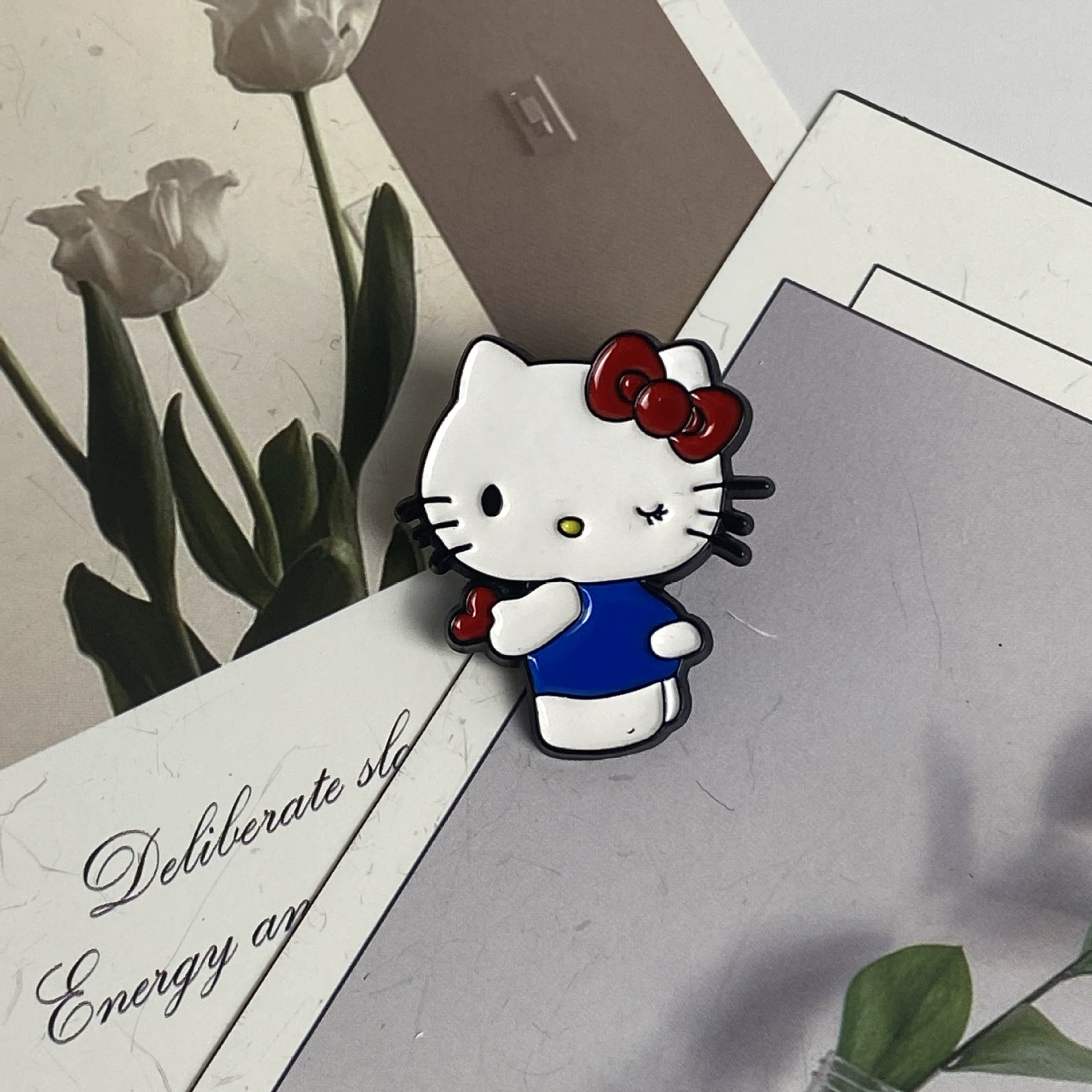 Металлическая брошь Hello Kitty, мультяшный значок из металла с эмалевым эффектом, разные цвета
