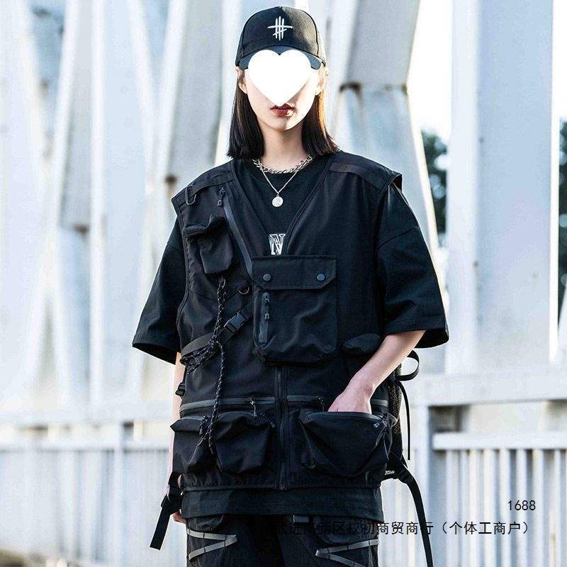 Trendy Chinese brand tactical vest for men and women, spring/summer fashion workwear vest with multiple pockets, functional style, black