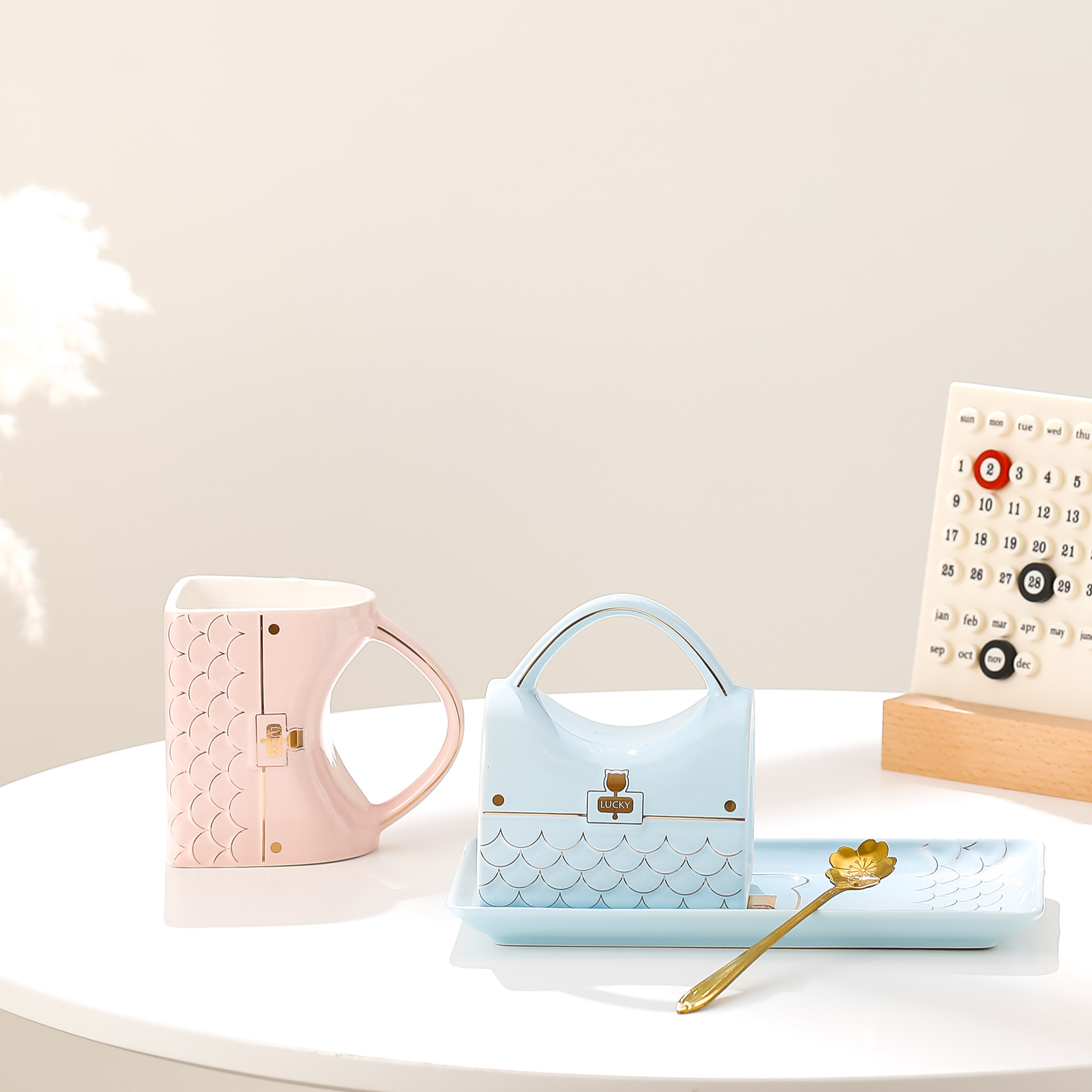 Bolsas creativas de explosión transfronteriza, tazas de café doradas, platos de oficina, tazas de cerámica domésticas, tazas de agua, tazas de leche para desayuno