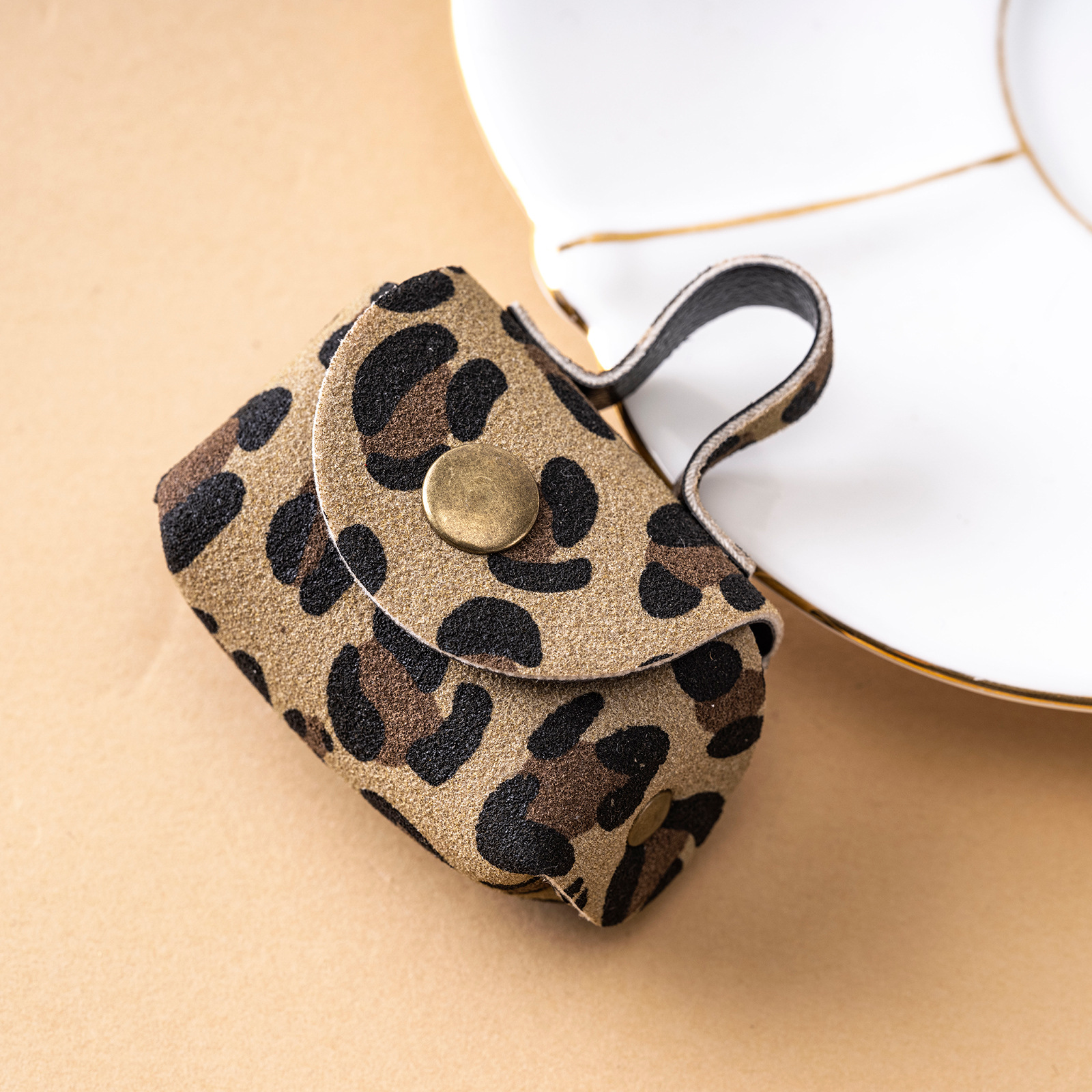 Small keychain, polyurethane pendant, universal wallet, light luxury style