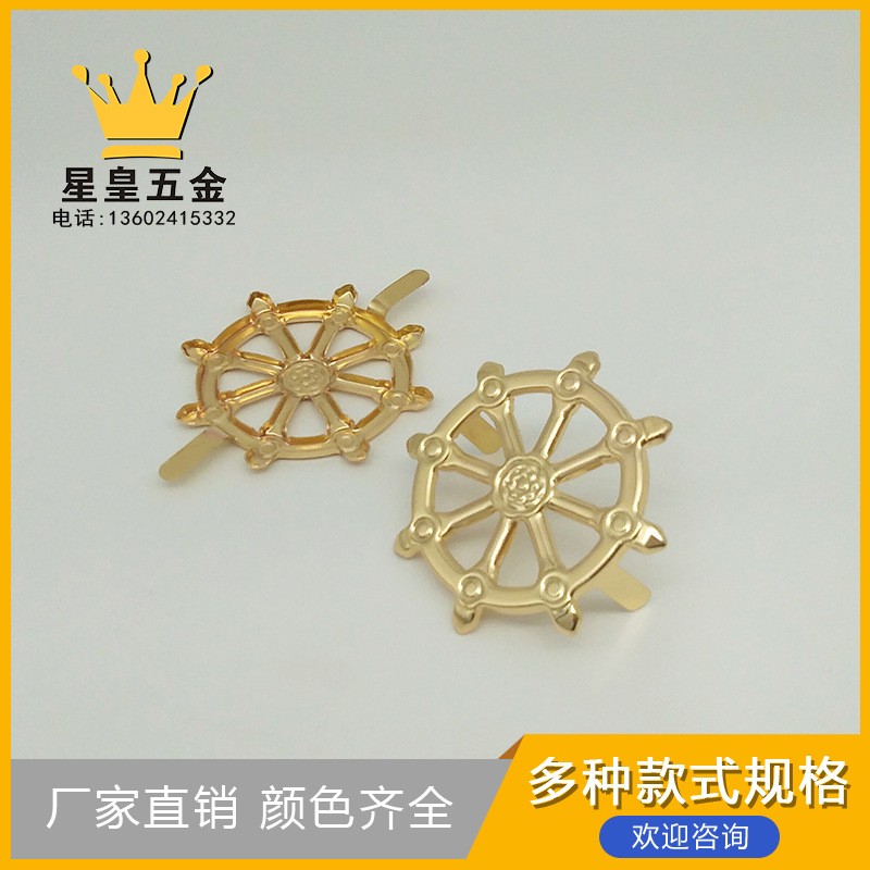 Retro accessory with clasp
