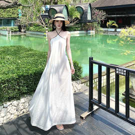 设计感挂脖连衣裙女2026年夏季新款气质高级感修身绑带度假长裙