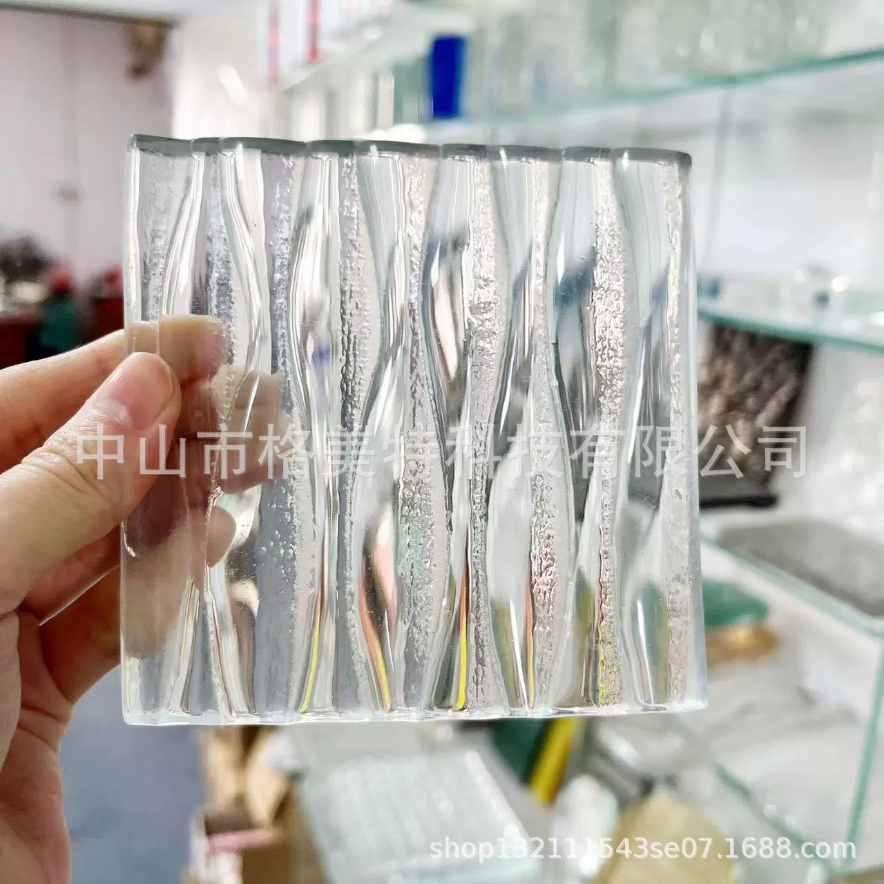 Стены предпосылки мельт 10 мм Текстура ультра-белой горячей стеклянная гофрировала горячим закаленную мельт поставку раздела прокатанного стекла