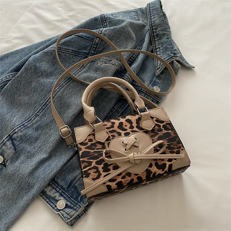Bolso de moda con estampado de leopardo 2024 invierno nuevo bolso bandolera bandolera bandolera bandolera popular de este año