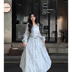 フランス式の超仙の青い染め感のレースは長袖のワンピースの女性の気質の名媛のデザイン感が見えて痩せています。