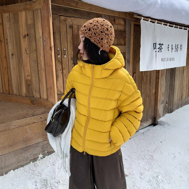 90 White Duck down Ribbed down Jacket for Women, Short Style, 2026 Winter New Cloud Puff Lightweight Hooded Warm Coat