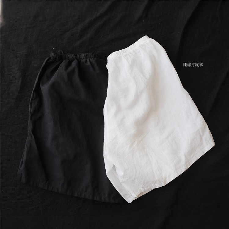 Retro Solid Color Base Shorts, Loose and Lightweight, Comfortable, Available in Black and White, Casual and Versatile, Thin Style with Elastic Waist