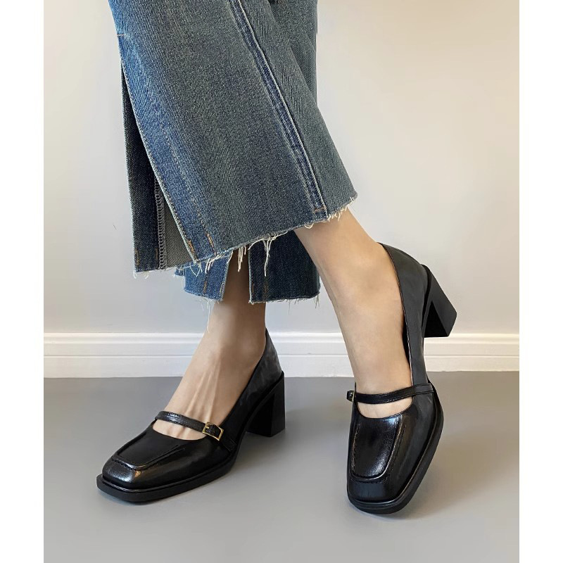 [Ready Stock] Silent Heel Small Leather Shoes Women's Brown Retro High Heels 2024 New Commuting Style Thick Heel Shoes