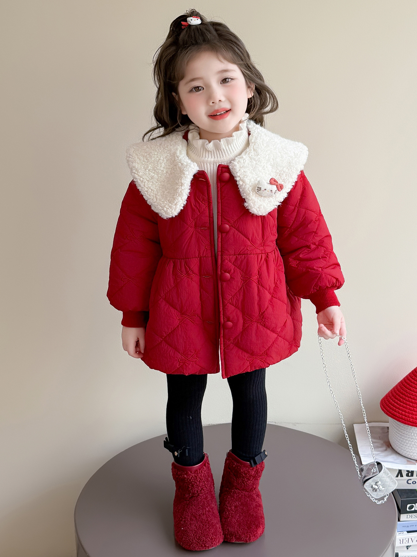 Niña invierno de ropa de algodón 2025 nuevo estilo extranjero niños bordados ropa de algodón de arco de invierno chaqueta de algodón caliente bebé femenino