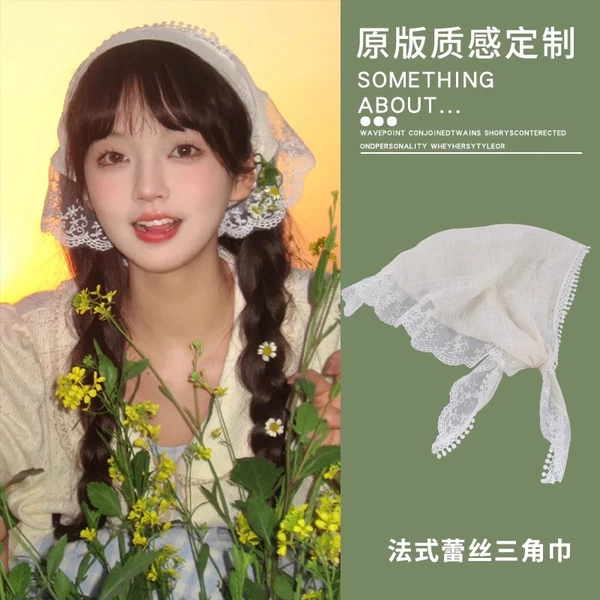 1# White~ Zundu is on the camera