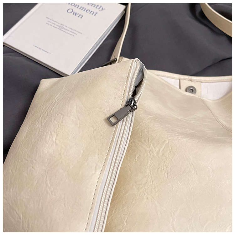 Korean style, retro, large-capacity tote bag for women, new summer 2025, versatile, fashionable, simple and solid color crossbody bag undefined