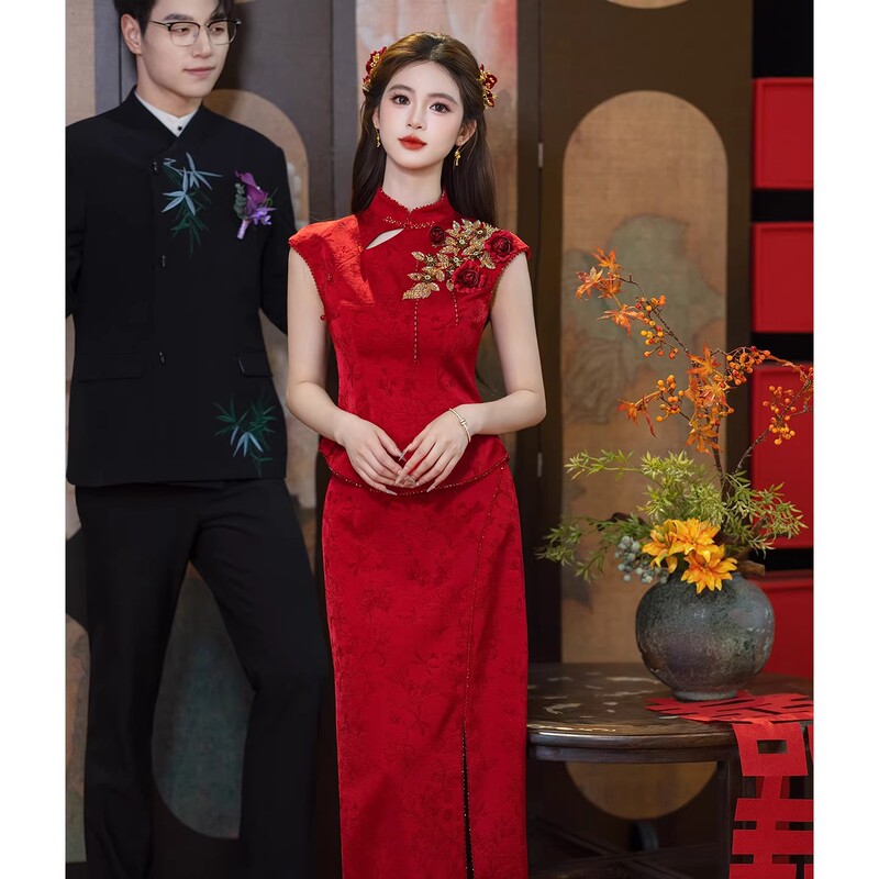 Red Bridal Qipao for Toasting, New Chinese-Style Engagement Dress, Wedding Set with a High-End Feel, Stunning and Luxurious for Women, Niche Design