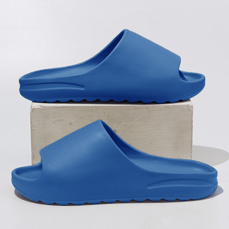 Pantuflas EVA populares transfronterizas con sensación de pisar nubes, sandalias Yeezy de verano para mujer con suela gruesa para exteriores, venta al por mayor de comercio exterior para hombre.