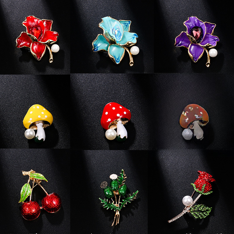 Fashionable cute small brooch