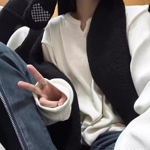 American Retro Long-Sleeve T-Shirt Base Shirt for Women - Spring and Autumn 2024 New Design, Unique, Medium-Length Loose Top