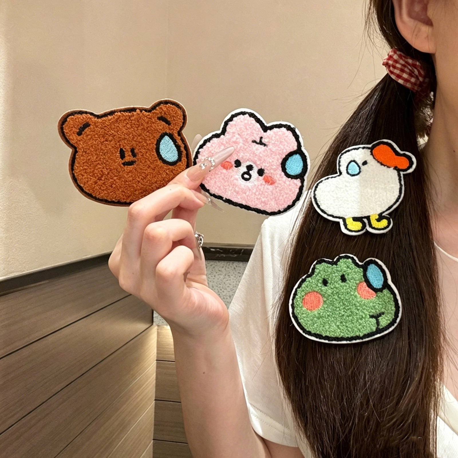 Cute Embroidered Bear and Frog Magic Tape Hair Clip, Seamless Bangs Organizer, Sweet Hair Accessory