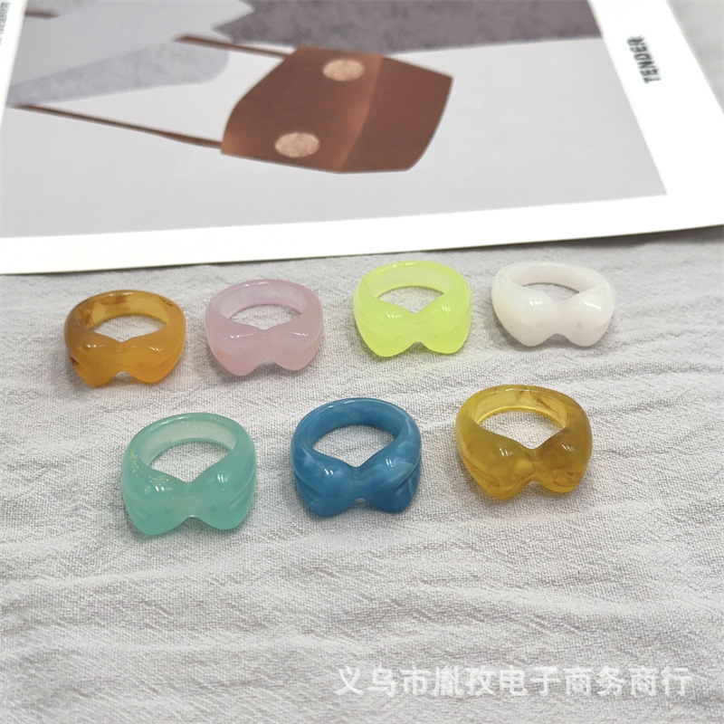 Japonés y coreano transfronterizo nuevo anillo de arco de efecto de nube de resina fresco dulce viento red anillo de diseño rojo