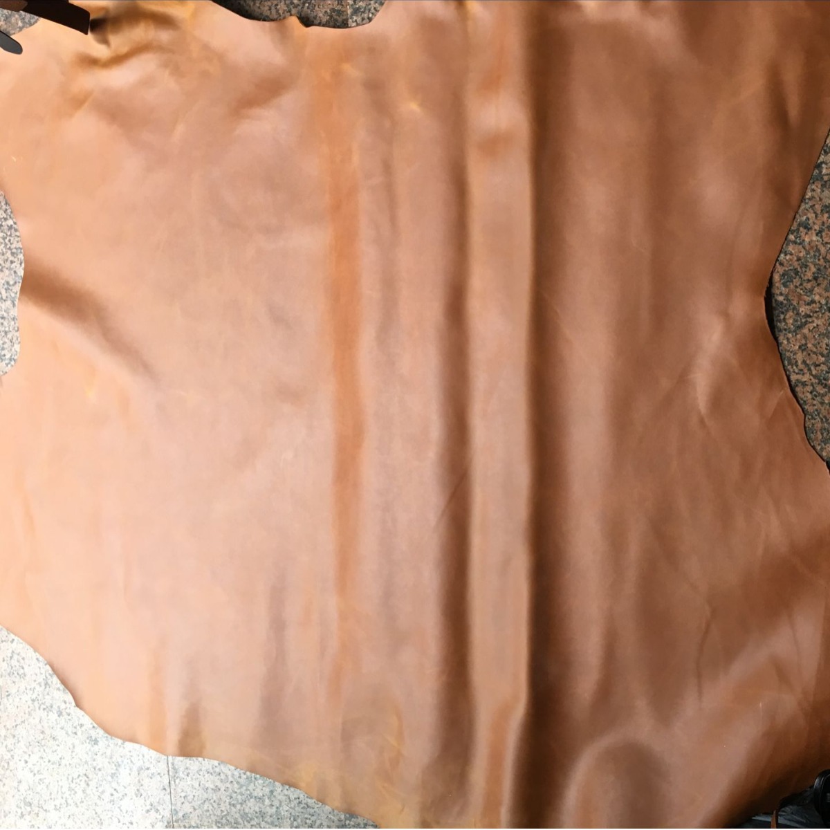二层疯马皮，变色牛皮，双色皮料 真皮皮料 压变牛皮