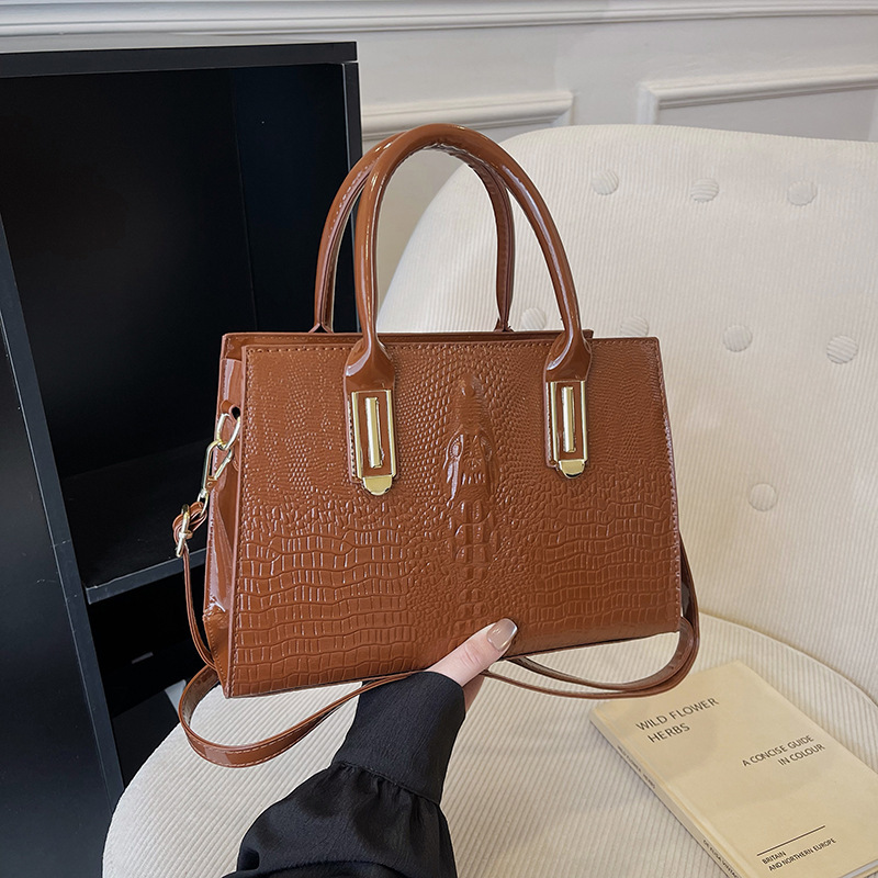 Bolso de mano transfronterizo para mujer 2024 nuevo patrón de cocodrilo de primavera bolso de mensajero de textura occidental de moda bolso de viaje de ocio