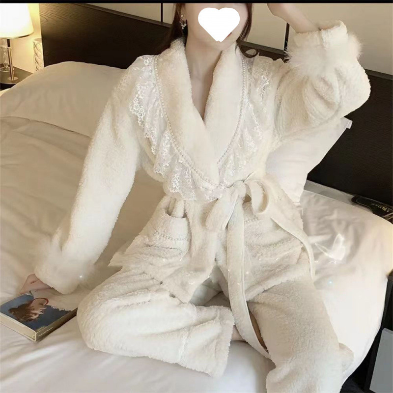 작은 향기 스타일 두껍고 편안한 산호 양털 잠옷 여성용 달콤한 숙녀 레이스 가장자리 프랑스 궁전 스타일 가정복 가을과 겨울