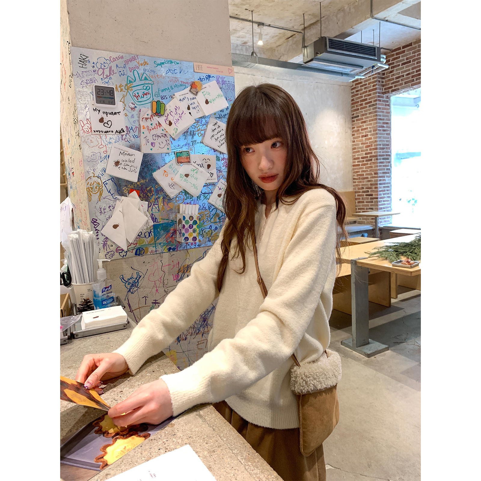 小开叉圆领毛绒感套头毛衣女春季新款气质休闲百搭上衣