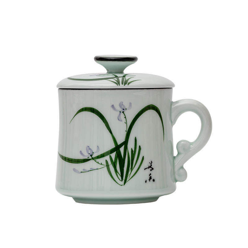 手描きの陶磁器のお茶の杯の三日月の濾過の杯は蓋の個人の専用の会議の杯を持ってお茶の事務のコップのメーカーの直接販売を入れます。|undefined