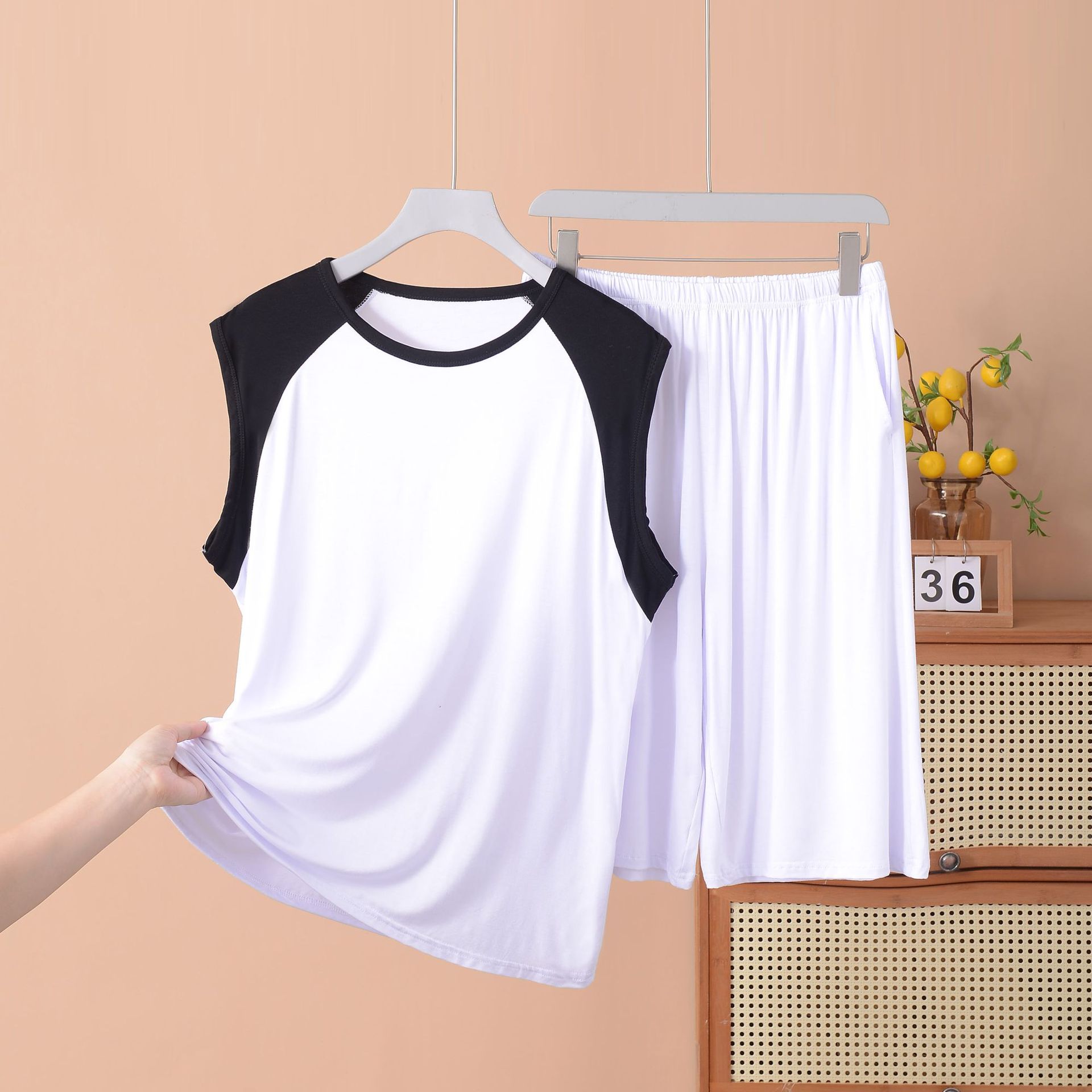 검정색이 섞인 흰색