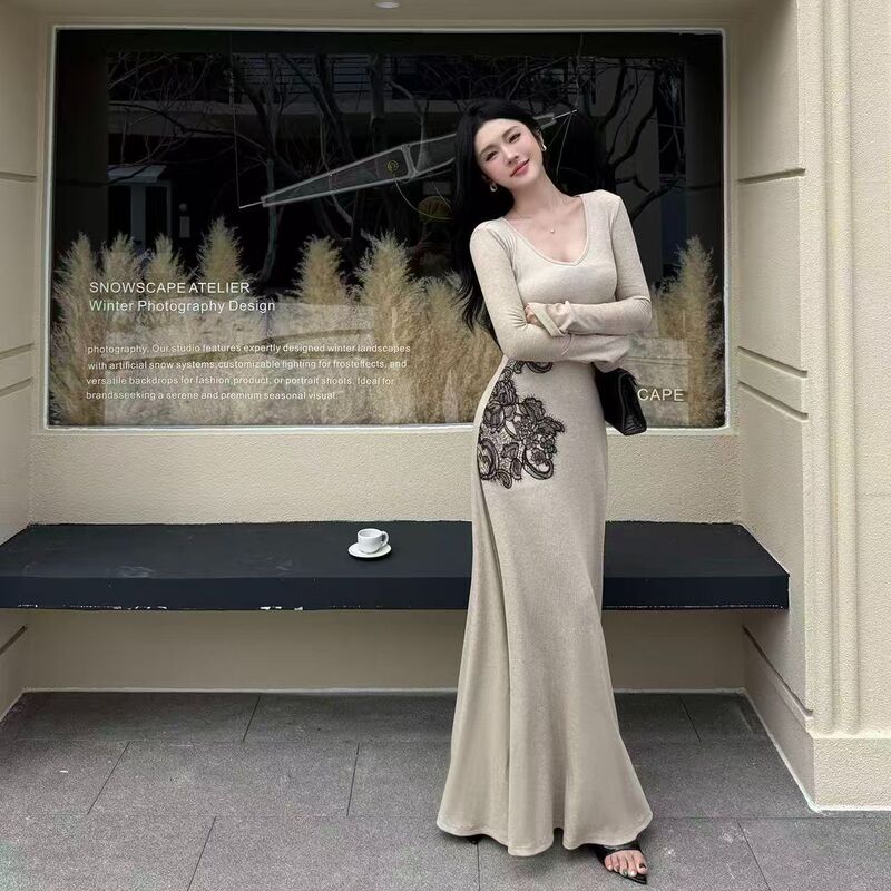 New Chinese Style Long-Sleeved V Neck Dress 2025 New Women's Waist Slimming Look Knitted Hip Skirt New Chinese Style Long-Sleeved V Neck Dress 2025 New Women's Waist Slimming Look Knitted Hip Skirt