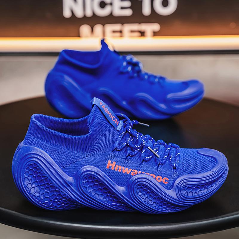 Verano nuevo estilo transpirable antideslizante zapatos de tejido volador calcetines cómodos zapatos deportivos transpirables simples de suela gruesa de corte bajo todo fósforo para hombres