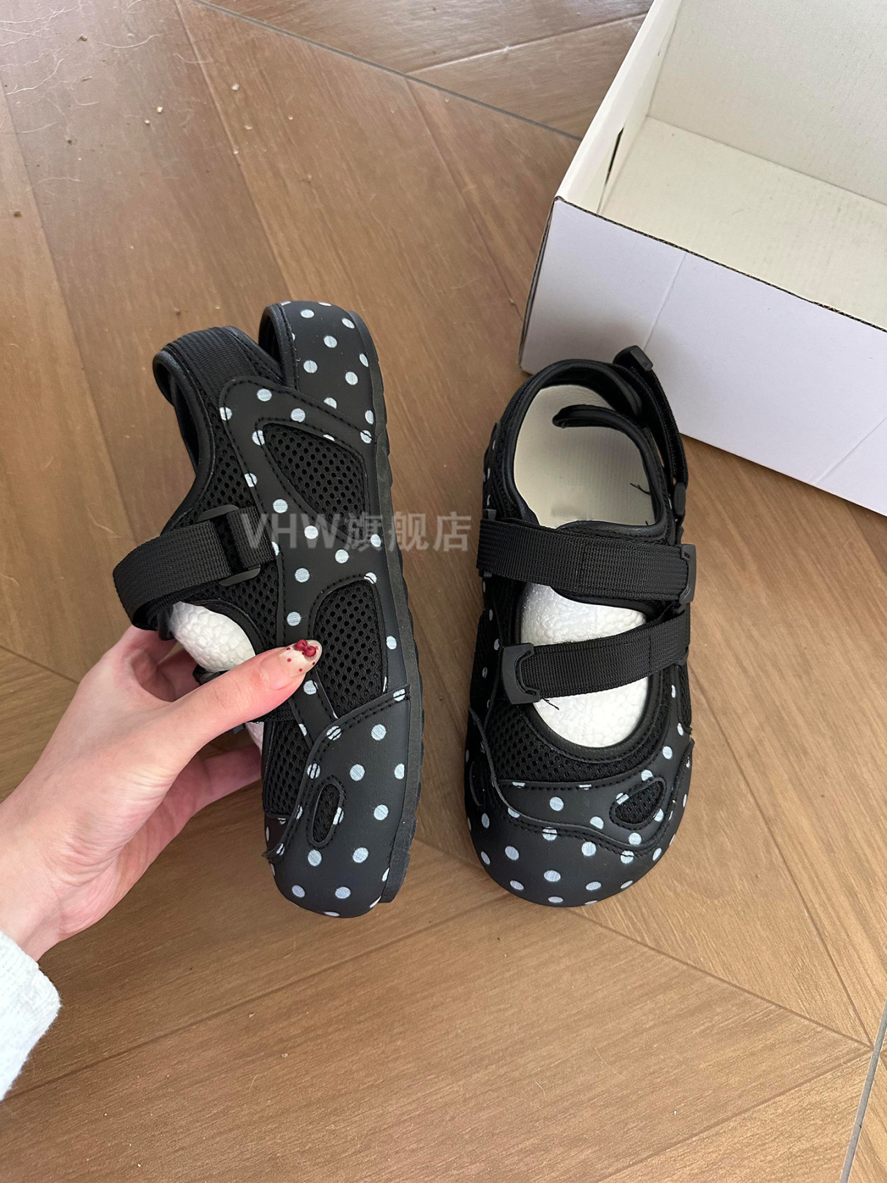 2026 nuevo nicho de moda punto de onda cómodo suela suave transpirable velcro bolsas casuales zapatillas deportivas