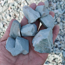 现货批发沸石滤料吸附氨氮 园艺种植 湿地污水河道治理绿沸石颗粒