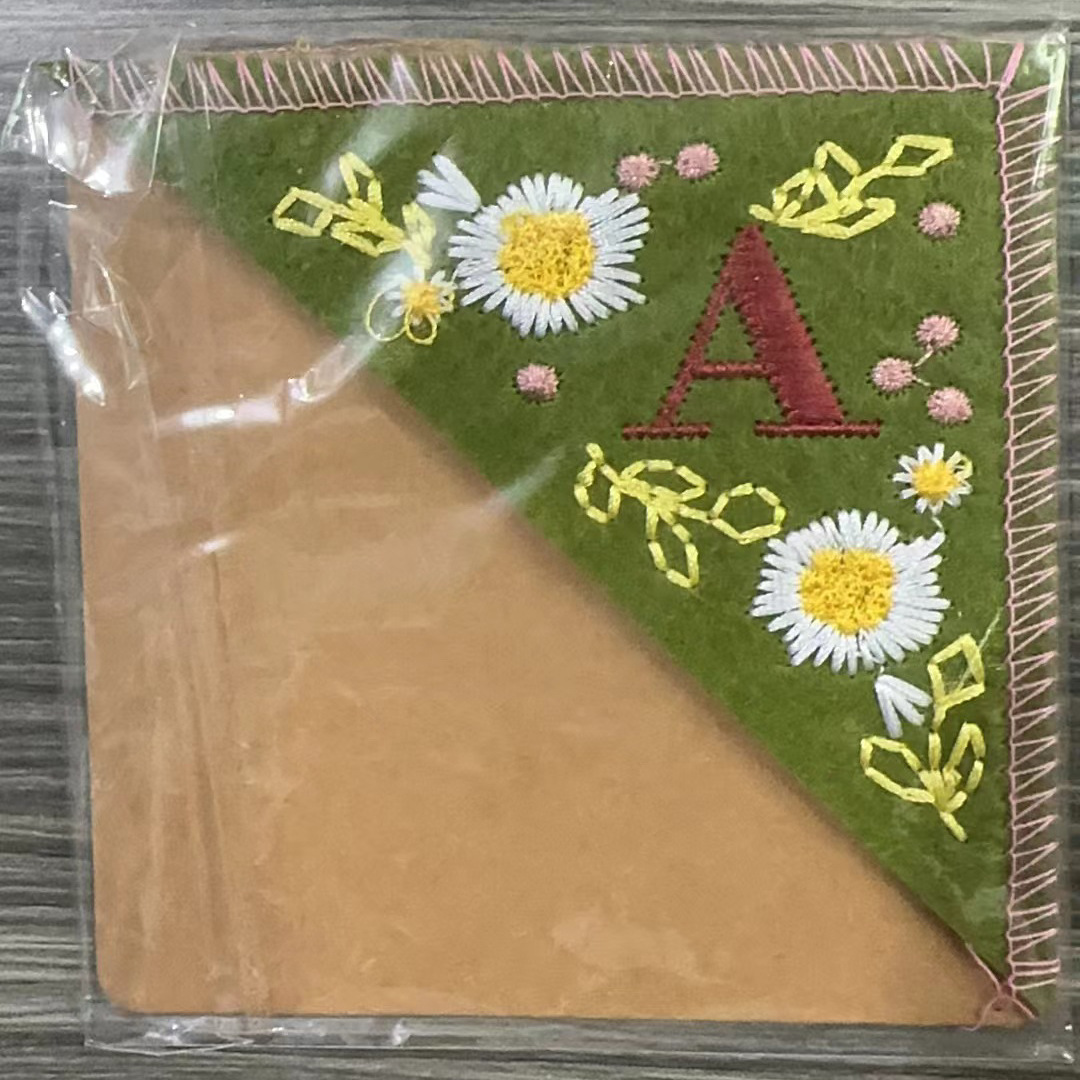 Nuevo Amazon personalizado hecho a mano bordado esquina marcador fieltro triángulo marca marcador lectura amante regalo