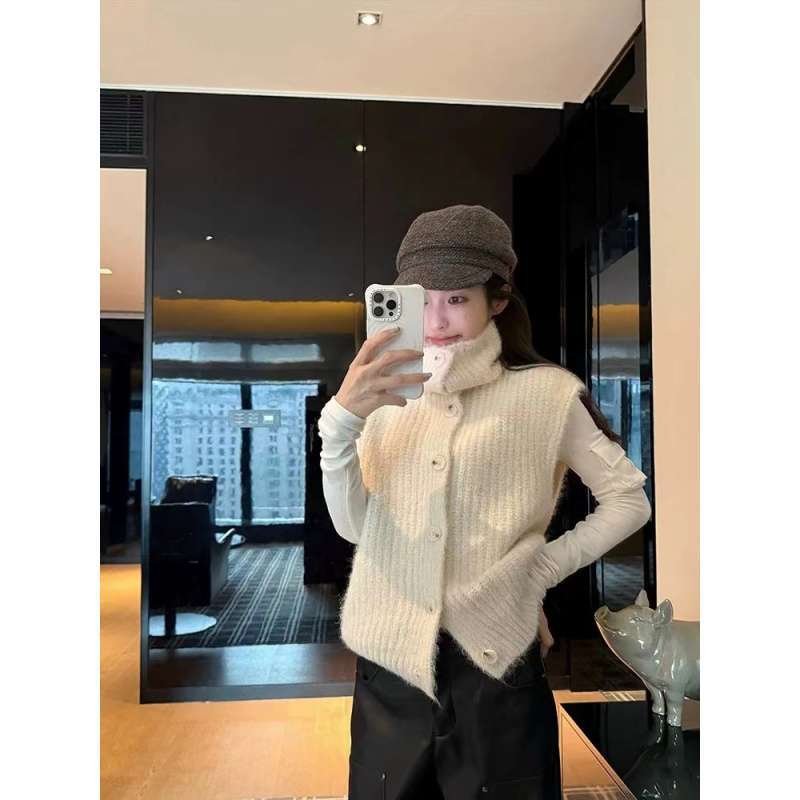 Korean-style, relaxed-fit, niche high-neck sleeveless vest for women, a chic and stylish sweater cardigan for autumn and winter Korean-style, relaxed-fit, niche high-neck sleeveless vest for women, a chic and stylish sweater cardigan for autumn and winter