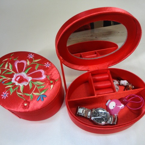 厂家直供蛋形绣花首饰盒手镯盒 手链盒 手镯盒精美