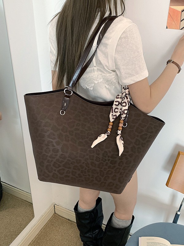 Bolso popular de este año para mujeres 2026 nuevo bolso de mujer retrógrado leopardo bolso de mano de moda de gran capacidad bolso de hombro