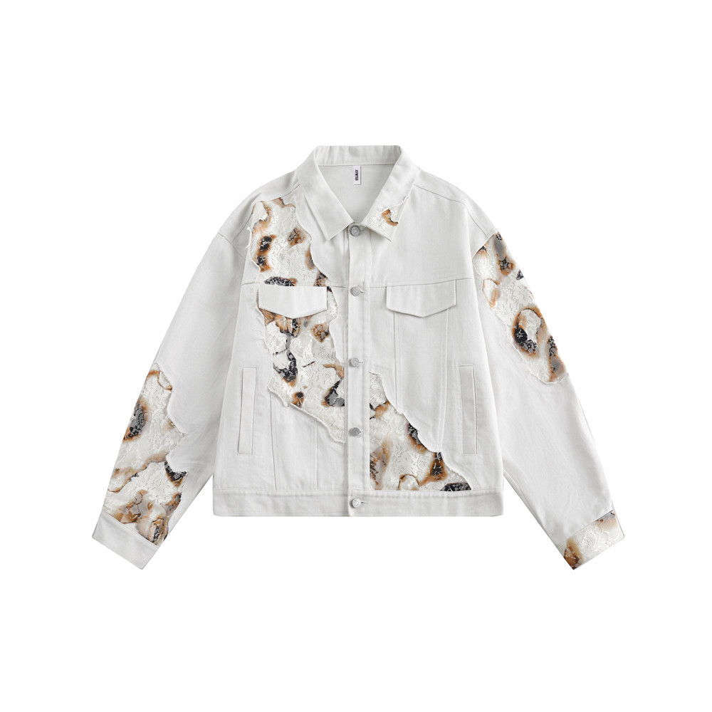Veste ample en denim à empiècements de dentelle et patchwork, style tendance, pour homme, ornée d'un motif brûlé._voghion.com
