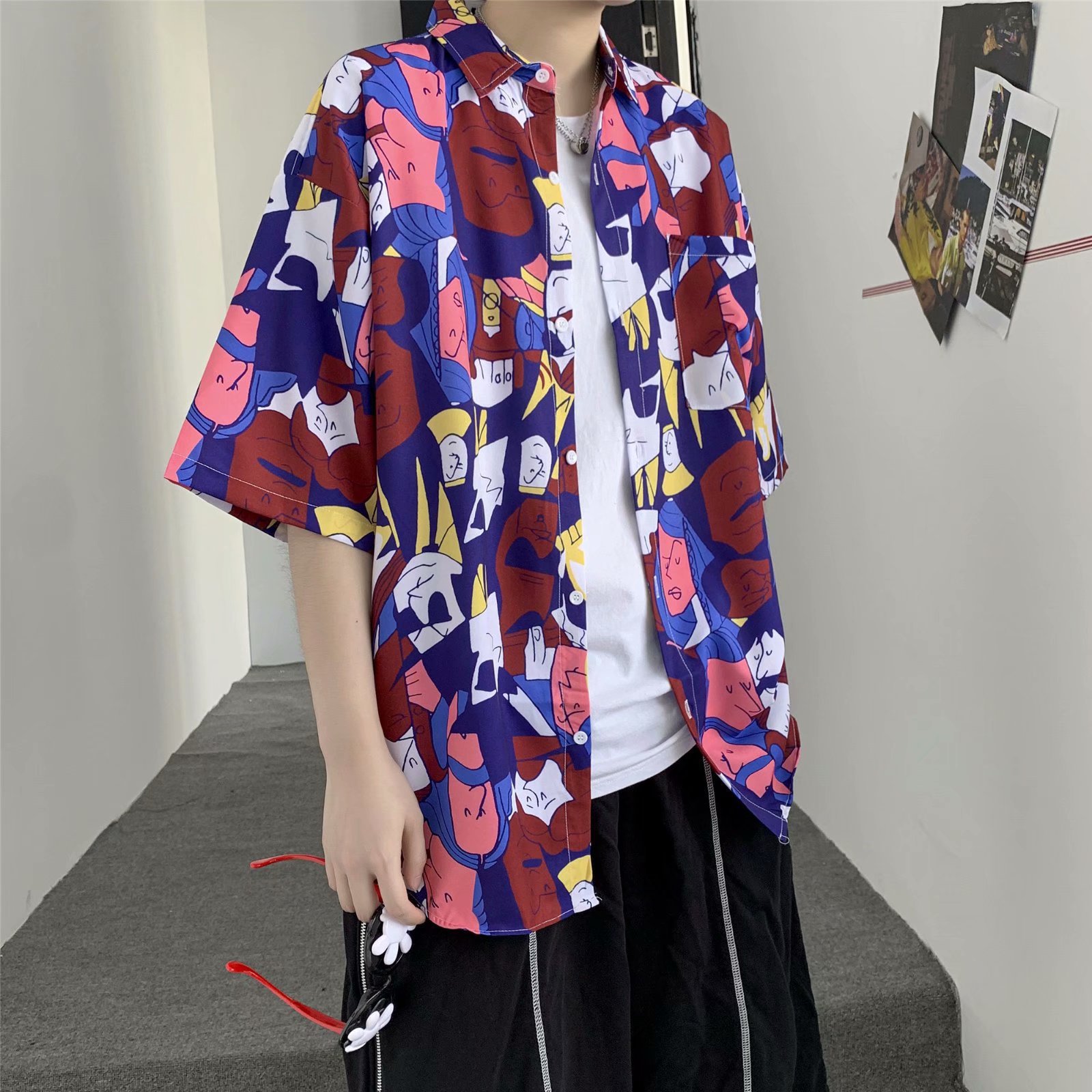 Estilo japonés retro floral camisa de manga corta de los hombres estilo coreano moda fresco todo partido guapo media manga hawaiana camisa de moda