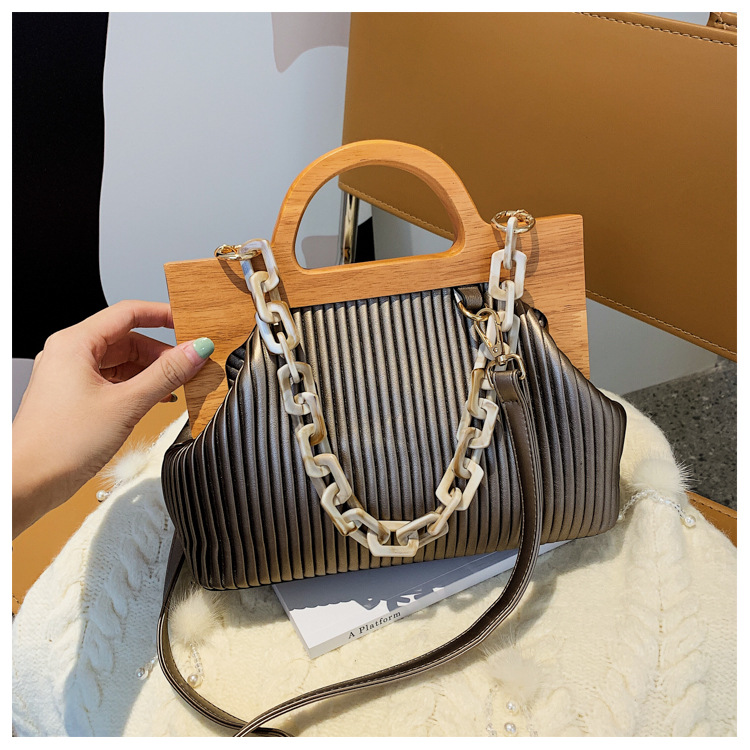 Autumn And Winter New Wooden Handle Fashion Chain Fold Striped Shoulder Simple Messenger Bag display picture 47