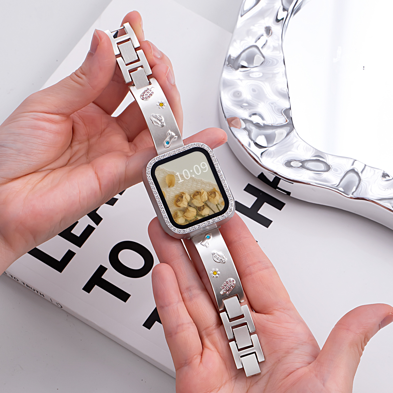 Suitable for Apple Applewatch Watch with Metal Women's Spaceship Iwatchs10/11 Metal Watch Strap