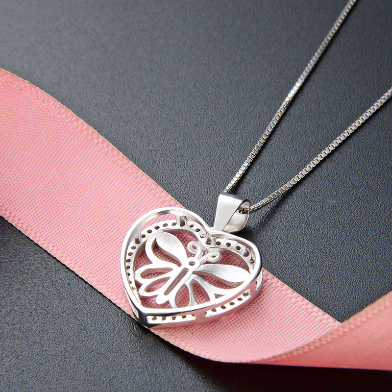 Collar de mariposa de amor de plata de ley 925 transfronterizo nuevo colgante de corazón hueco de diamantes simple de moda cadena de clavícula femenina