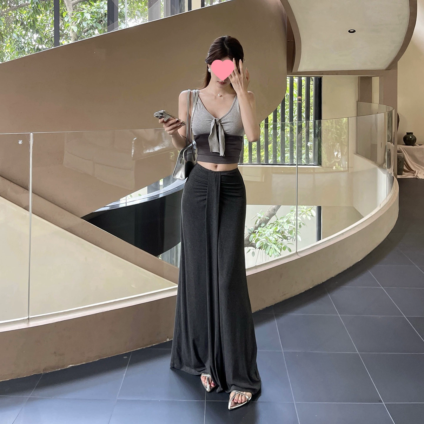 Чистый дизайн, контрастная цветовая вставка, элегантный жилет, длинная юбка с низкой талией и V-образным вырезом, облегающая бедра, костюм-двойка.