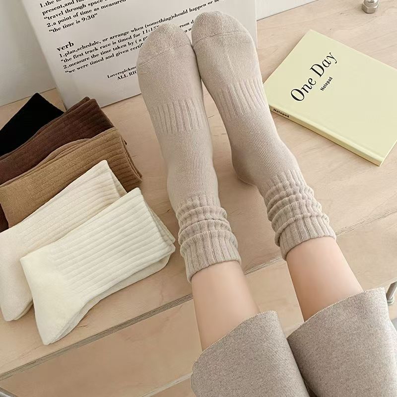 Zhuangyi al por mayor de alto valor de primavera y verano calcetines de mujer desechables de color sólido multifuncional antiolor calcetines de pila