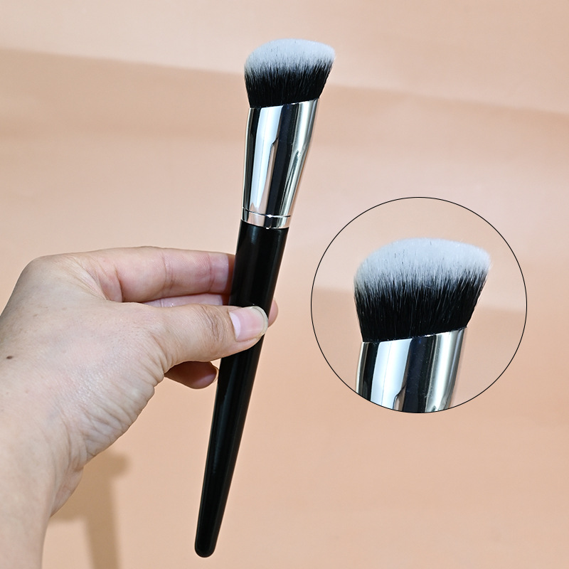 メイクブラシ ふんわり仕上げる丸型チークブラシ