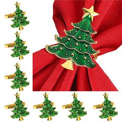 新しい緑の木のナプキンはクリスマスツリーのナプキンを掛けます。