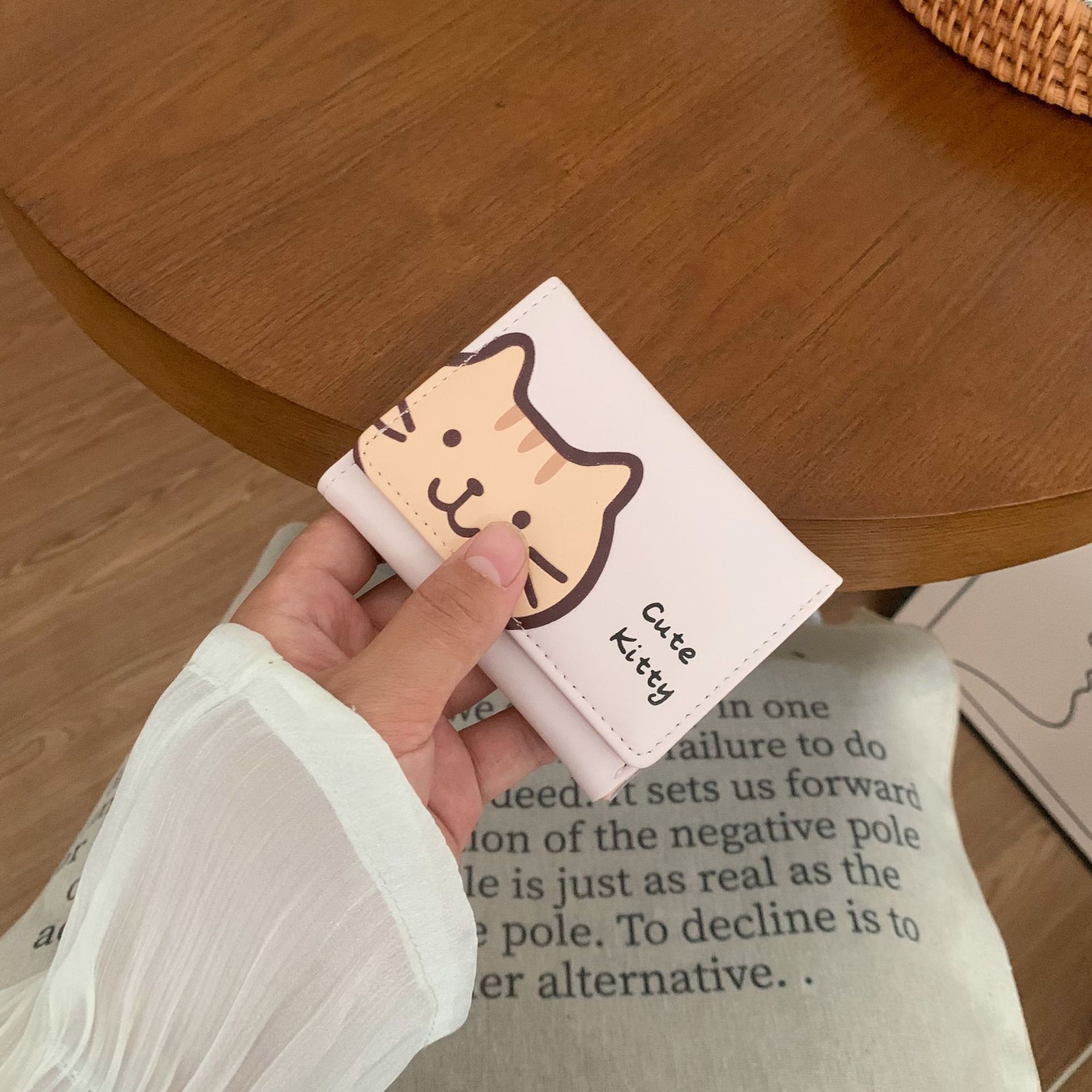 Estilo caliente transfronterizo nuevo estilo billetera corta para mujer al por mayor impresión japonesa billetera corta para mujer moda todo fósforo