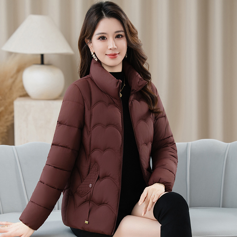 Algodón mujer corto caliente de mediana edad otoño invierno chaqueta delgada ropa de pluma 2025 nueva chaqueta de algodón de mamá image 9