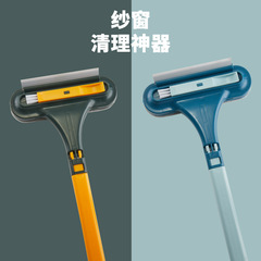 長い柄のブラシは分解しないで網戸を洗います。